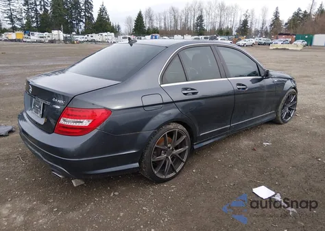 2013 Mercedes-Benz C 300 Sport 4Matic из США, поврежденный, VIN WDDGF8AB9DR258312